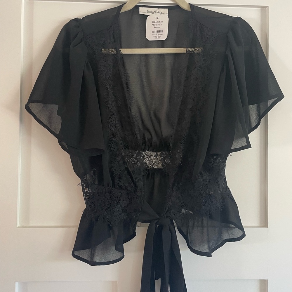 ✨🖤 Lovely Day Front Tie Lace Blouse- S 🖤✨